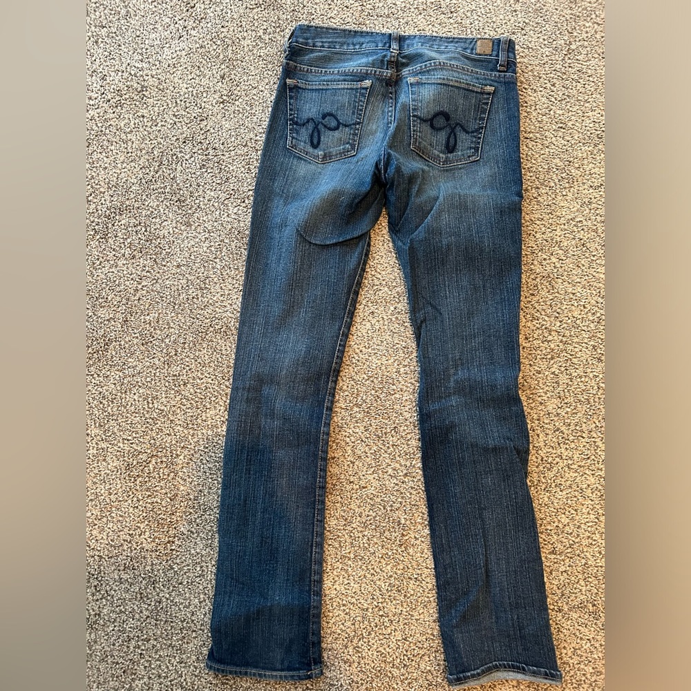 Guess straight leg jean 28